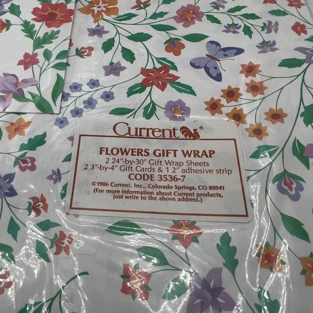 Vintage retro wrapping paper flowers